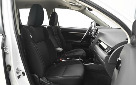 Mitsubishi Outlander III рестайлинг 3, 2019 год, 2 574 000 рублей, 8 фотография