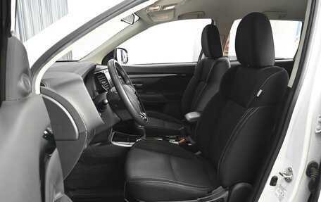 Mitsubishi Outlander III рестайлинг 3, 2019 год, 2 574 000 рублей, 10 фотография