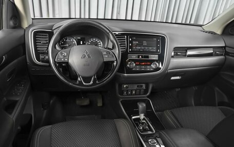 Mitsubishi Outlander III рестайлинг 3, 2019 год, 2 574 000 рублей, 6 фотография