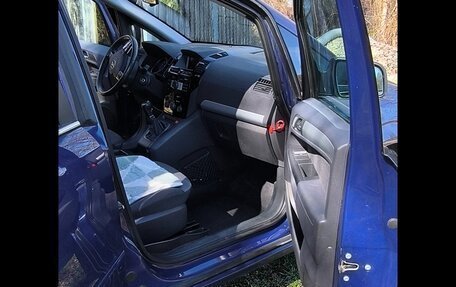 Opel Zafira B, 2011 год, 950 000 рублей, 2 фотография