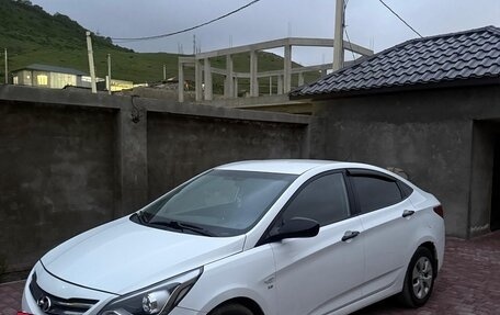 Hyundai Solaris II рестайлинг, 2015 год, 730 000 рублей, 3 фотография