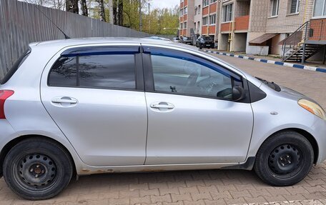 Toyota Yaris III рестайлинг, 2007 год, 444 000 рублей, 2 фотография