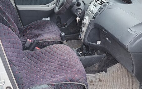 Toyota Yaris III рестайлинг, 2007 год, 444 000 рублей, 10 фотография