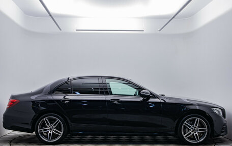 Mercedes-Benz E-Класс, 2018 год, 3 950 000 рублей, 4 фотография