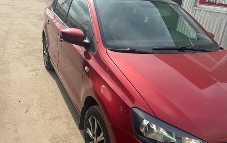 Volkswagen Polo VI (EU Market), 2013 год, 750 000 рублей, 2 фотография