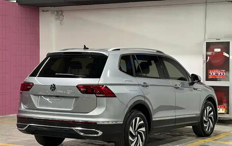 Volkswagen Tiguan II, 2023 год, 2 273 000 рублей, 6 фотография
