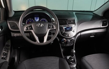 Hyundai Solaris II рестайлинг, 2015 год, 899 000 рублей, 6 фотография