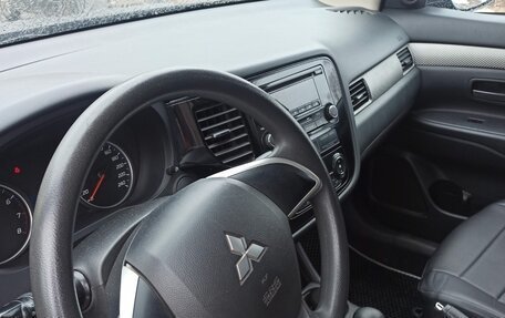Mitsubishi Outlander III рестайлинг 3, 2013 год, 1 650 000 рублей, 3 фотография
