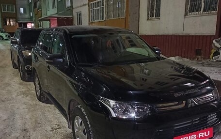 Mitsubishi Outlander III рестайлинг 3, 2013 год, 1 650 000 рублей, 2 фотография