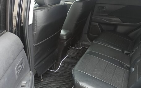 Mitsubishi Outlander III рестайлинг 3, 2013 год, 1 650 000 рублей, 4 фотография