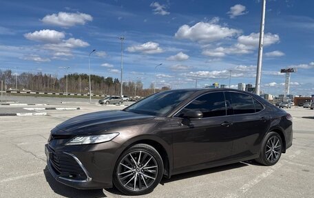 Toyota Camry, 2021 год, 3 650 000 рублей, 2 фотография