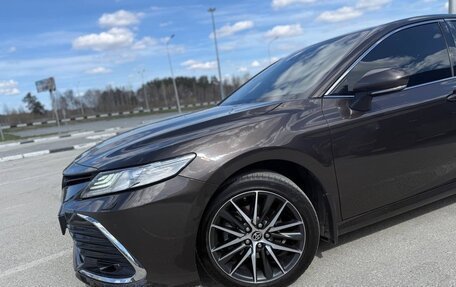 Toyota Camry, 2021 год, 3 650 000 рублей, 6 фотография