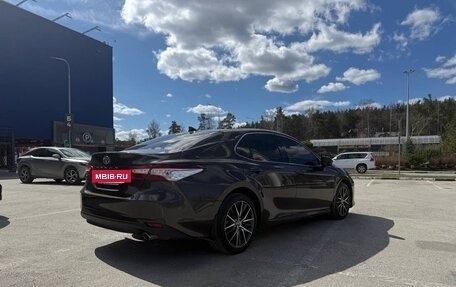 Toyota Camry, 2021 год, 3 650 000 рублей, 10 фотография