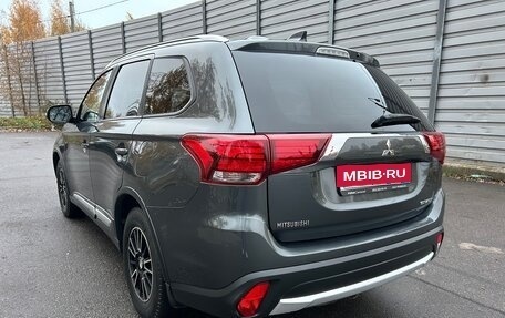 Mitsubishi Outlander III рестайлинг 3, 2018 год, 1 800 000 рублей, 1 фотография