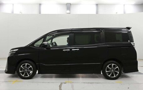 Toyota Voxy III, 2021 год, 1 954 000 рублей, 4 фотография