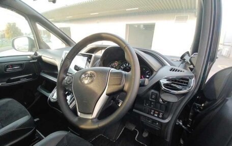 Toyota Voxy III, 2021 год, 1 954 000 рублей, 5 фотография