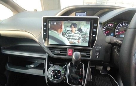 Toyota Voxy III, 2021 год, 1 954 000 рублей, 6 фотография