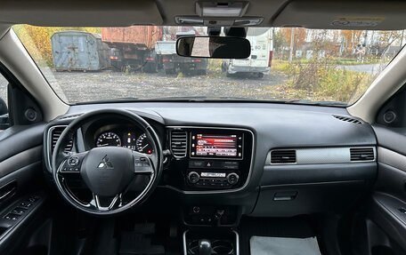 Mitsubishi Outlander III рестайлинг 3, 2018 год, 1 800 000 рублей, 6 фотография