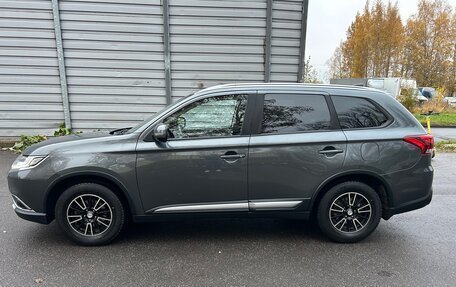 Mitsubishi Outlander III рестайлинг 3, 2018 год, 1 800 000 рублей, 4 фотография
