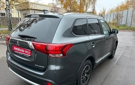 Mitsubishi Outlander III рестайлинг 3, 2018 год, 1 800 000 рублей, 2 фотография