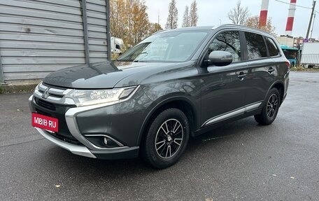 Mitsubishi Outlander III рестайлинг 3, 2018 год, 1 800 000 рублей, 5 фотография