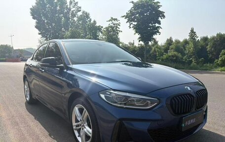 BMW 1 серия, 2022 год, 1 700 000 рублей, 2 фотография