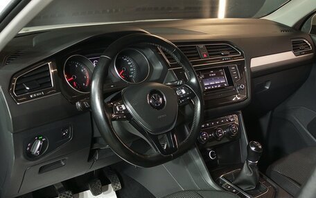 Volkswagen Tiguan II, 2017 год, 2 070 000 рублей, 7 фотография