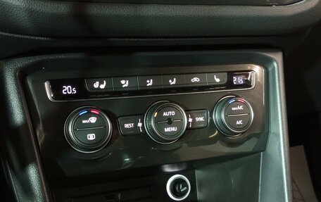 Volkswagen Tiguan II, 2017 год, 2 070 000 рублей, 13 фотография