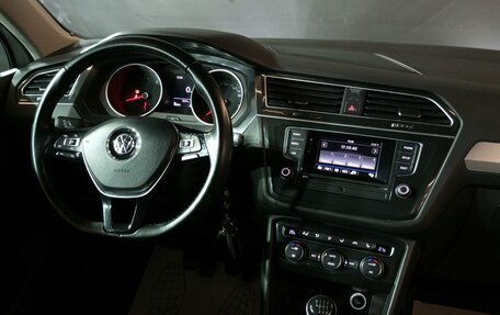 Volkswagen Tiguan II, 2017 год, 2 070 000 рублей, 10 фотография