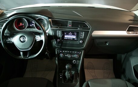 Volkswagen Tiguan II, 2017 год, 2 070 000 рублей, 9 фотография