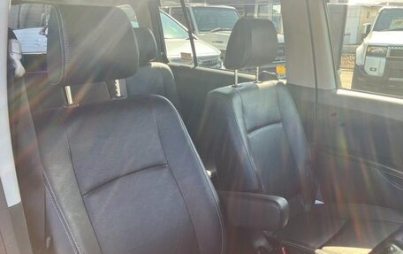 Toyota ISis I, 2013 год, 1 109 000 рублей, 20 фотография