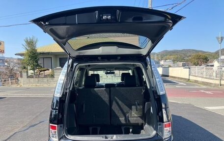 Toyota ISis I, 2013 год, 1 109 000 рублей, 26 фотография