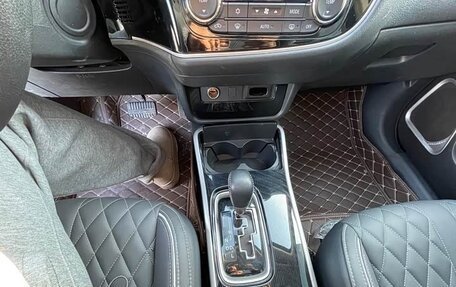 Mitsubishi Outlander III рестайлинг 3, 2022 год, 1 740 000 рублей, 14 фотография