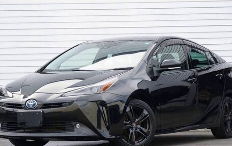 Toyota Prius IV XW50, 2022 год, 1 601 000 рублей, 2 фотография