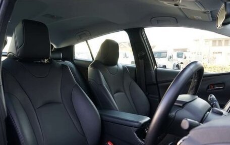 Toyota Prius IV XW50, 2022 год, 1 601 000 рублей, 13 фотография