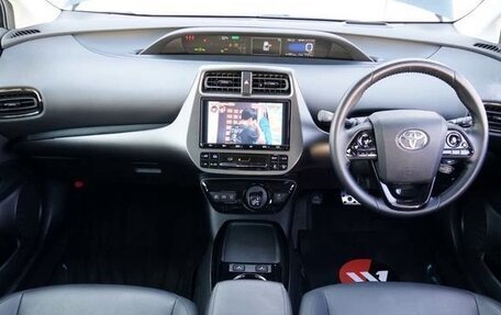 Toyota Prius IV XW50, 2022 год, 1 601 000 рублей, 15 фотография