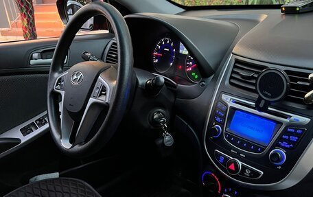 Hyundai Solaris II рестайлинг, 2013 год, 1 050 000 рублей, 2 фотография