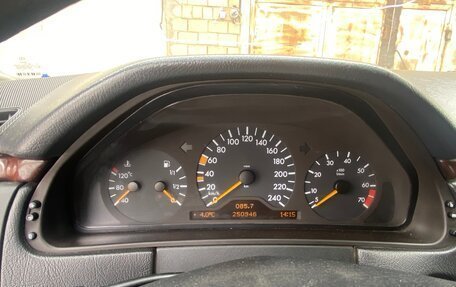 Mercedes-Benz E-Класс, 1998 год, 480 000 рублей, 10 фотография