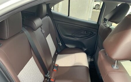 Toyota Yaris Cross, 2022 год, 1 606 000 рублей, 28 фотография