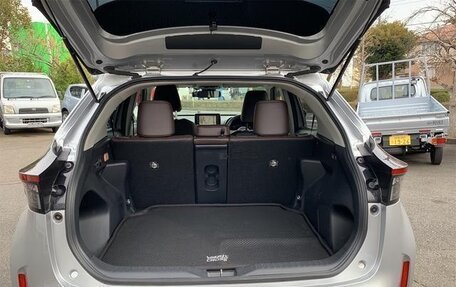 Toyota Yaris Cross, 2022 год, 1 606 000 рублей, 30 фотография