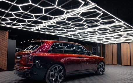 Rolls-Royce Cullinan, 2019 год, 35 500 000 рублей, 23 фотография