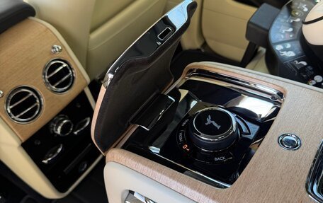 Rolls-Royce Cullinan, 2019 год, 35 500 000 рублей, 15 фотография