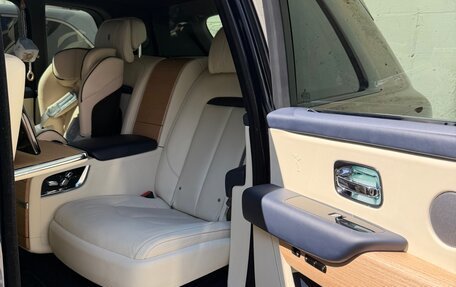 Rolls-Royce Cullinan, 2019 год, 35 500 000 рублей, 10 фотография