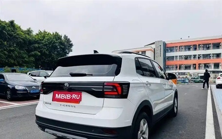 Volkswagen T-Cross I, 2023 год, 1 425 001 рублей, 9 фотография