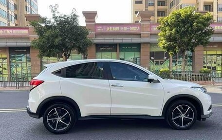 Honda Vezel, 2022 год, 1 341 200 рублей, 8 фотография