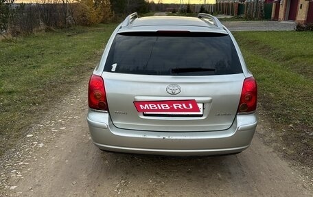Toyota Avensis III рестайлинг, 2005 год, 850 000 рублей, 4 фотография