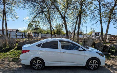 Hyundai Solaris II рестайлинг, 2013 год, 700 000 рублей, 1 фотография