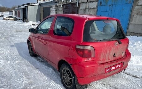 Toyota Yaris I рестайлинг, 2000 год, 300 000 рублей, 1 фотография