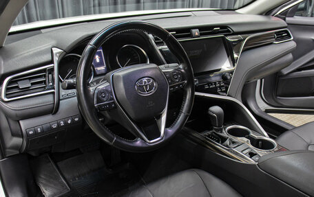 Toyota Camry, 2019 год, 2 249 000 рублей, 16 фотография