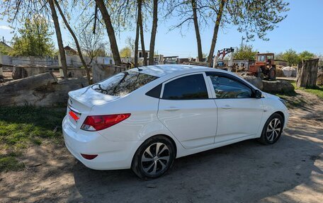 Hyundai Solaris II рестайлинг, 2013 год, 700 000 рублей, 9 фотография